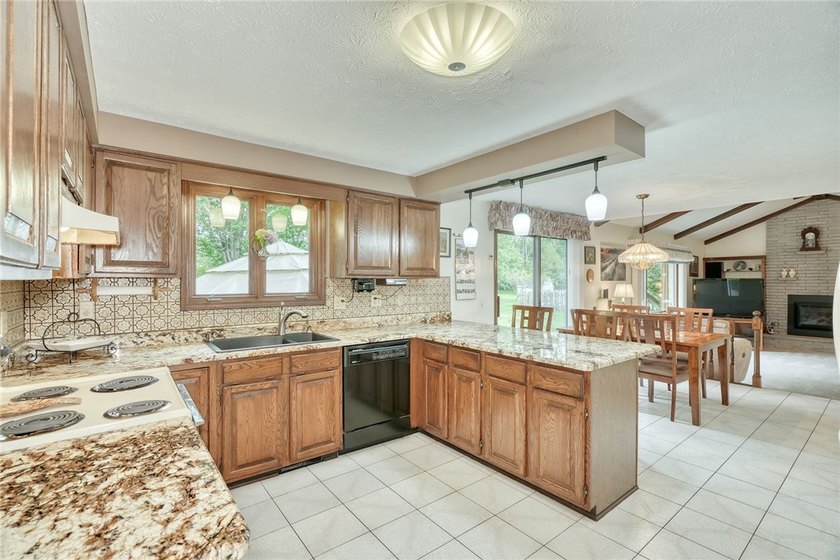 EXCEPTIONAL!!! LOVINGLY CARED FOR by PROUD OWNERS of 39 YEARS! - photo 18