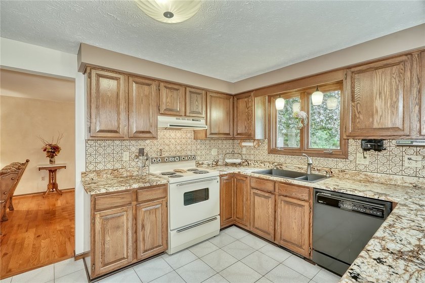 EXCEPTIONAL!!! LOVINGLY CARED FOR by PROUD OWNERS of 39 YEARS! - photo 20
