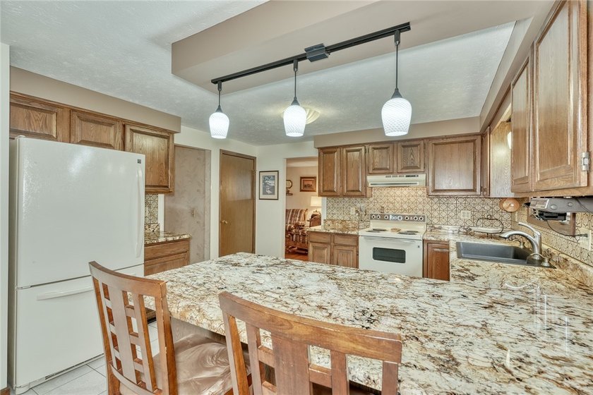 EXCEPTIONAL!!! LOVINGLY CARED FOR by PROUD OWNERS of 39 YEARS! - photo 21