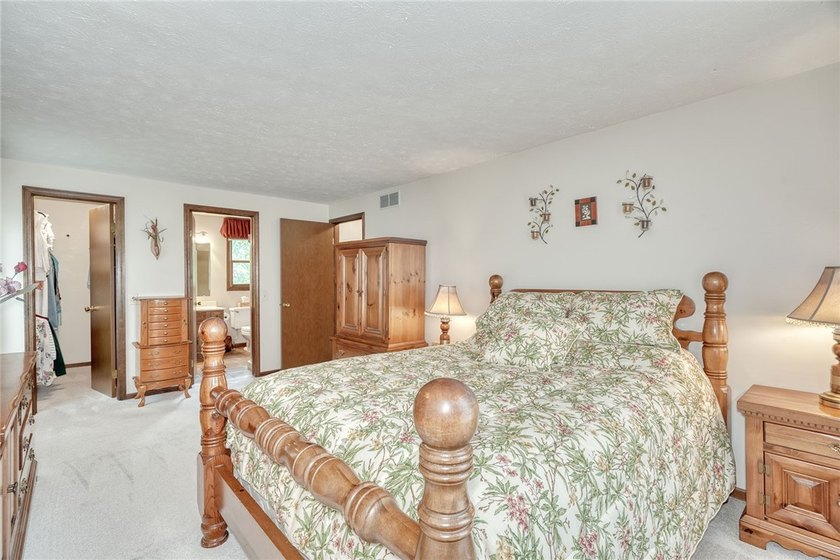EXCEPTIONAL!!! LOVINGLY CARED FOR by PROUD OWNERS of 39 YEARS! - photo 31