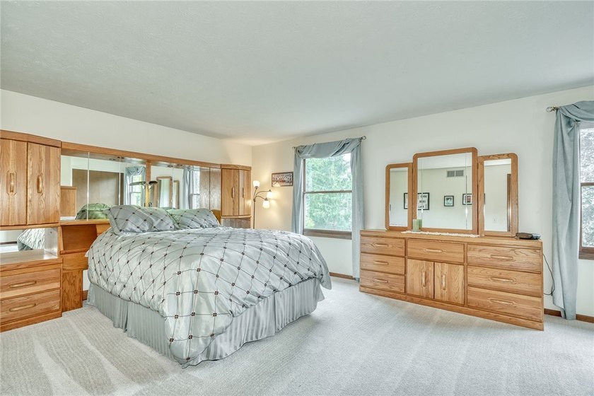 EXCEPTIONAL!!! LOVINGLY CARED FOR by PROUD OWNERS of 39 YEARS! - photo 33