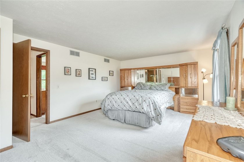 EXCEPTIONAL!!! LOVINGLY CARED FOR by PROUD OWNERS of 39 YEARS! - photo 34