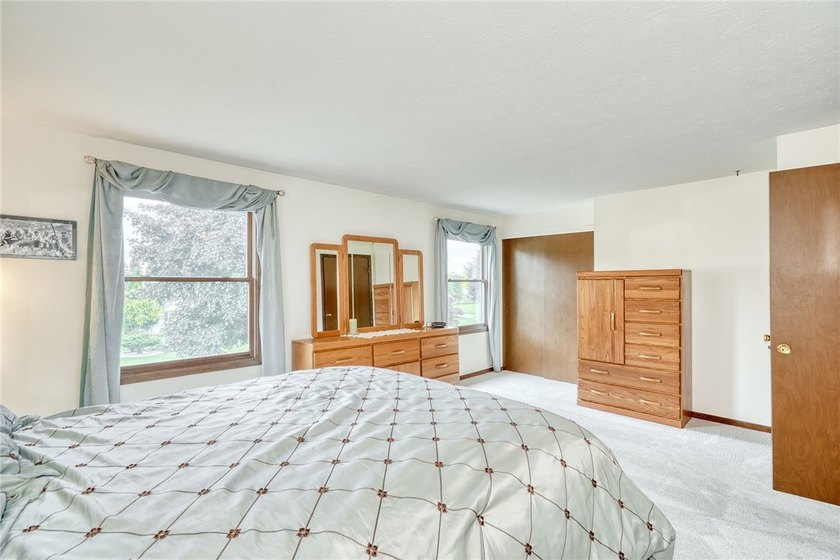 EXCEPTIONAL!!! LOVINGLY CARED FOR by PROUD OWNERS of 39 YEARS! - photo 35