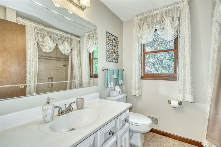 EXCEPTIONAL!!! LOVINGLY CARED FOR by PROUD OWNERS of 39 YEARS! - photo 38
