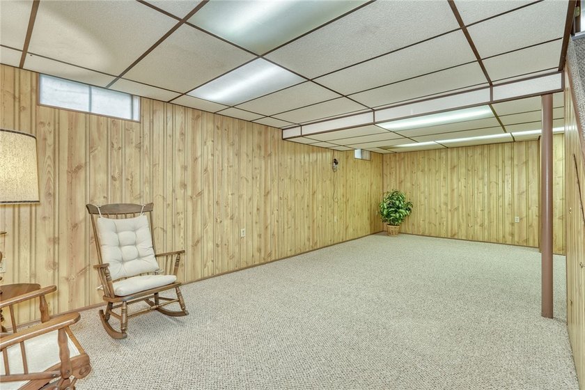 EXCEPTIONAL!!! LOVINGLY CARED FOR by PROUD OWNERS of 39 YEARS! - photo 40