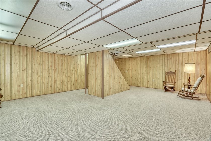 EXCEPTIONAL!!! LOVINGLY CARED FOR by PROUD OWNERS of 39 YEARS! - photo 42