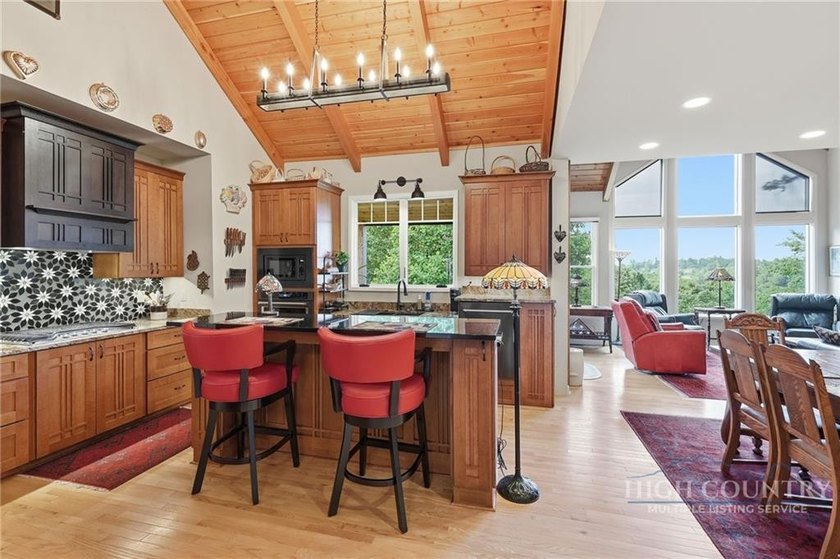 Built in 2023 and perched just moments from Blowing Rock in Echo - photo 8