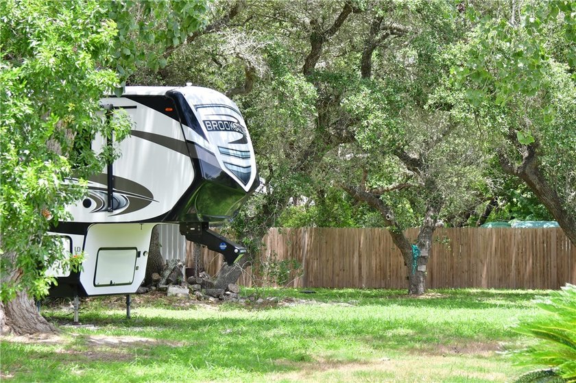 Conveniently located in Rockport, Texas minutes away from Little - photo 2