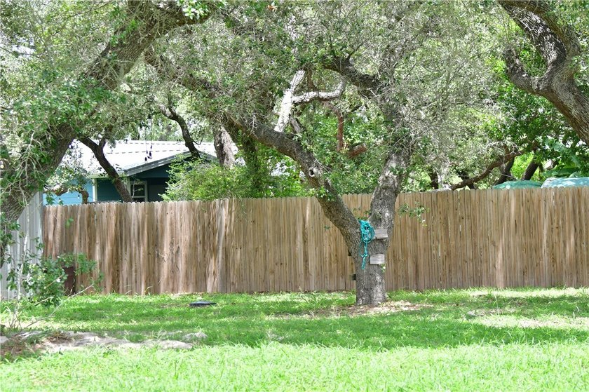 Conveniently located in Rockport, Texas minutes away from Little - photo 4