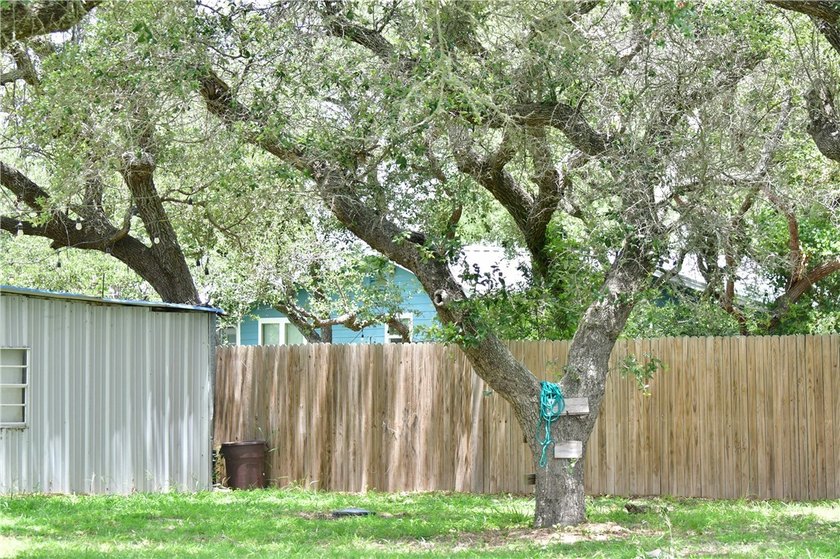 Conveniently located in Rockport, Texas minutes away from Little - photo 6