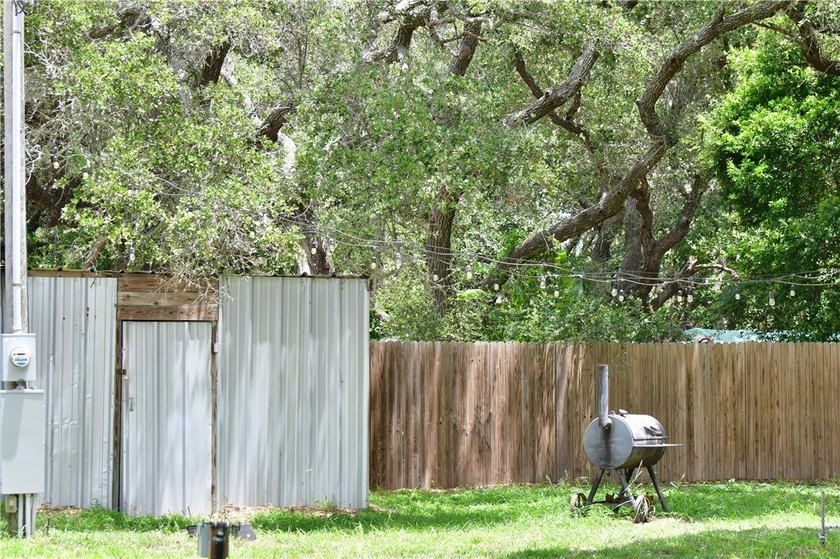 Conveniently located in Rockport, Texas minutes away from Little - photo 8
