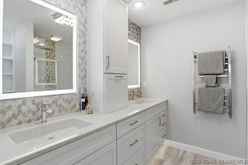 This top floor, 3 bedroom, 3 bath, a furnished condo is only one - photo 15