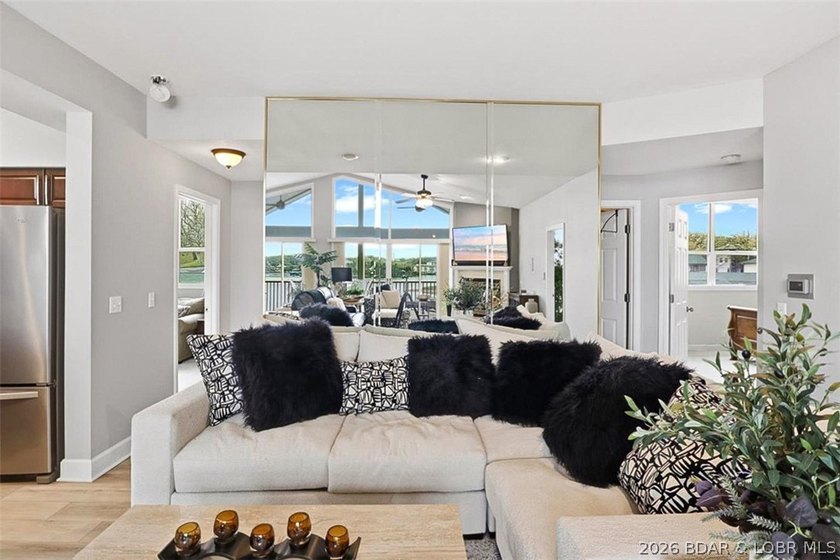 This top floor, 3 bedroom, 3 bath, a furnished condo is only one - photo 18