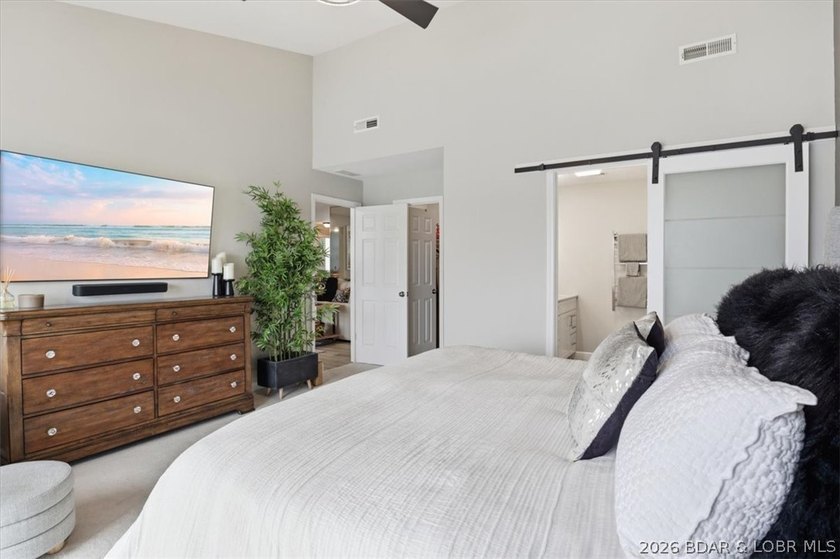 This top floor, 3 bedroom, 3 bath, a furnished condo is only one - photo 32