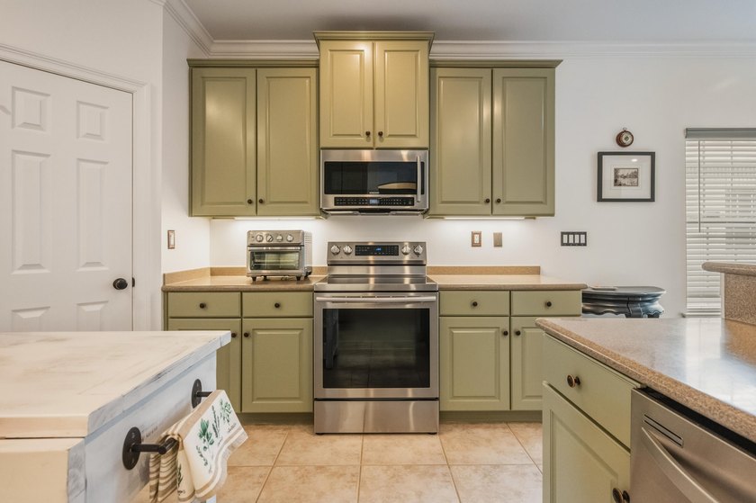 Welcome to 1601 Mallorca Cove, a beautifully maintained - photo 11