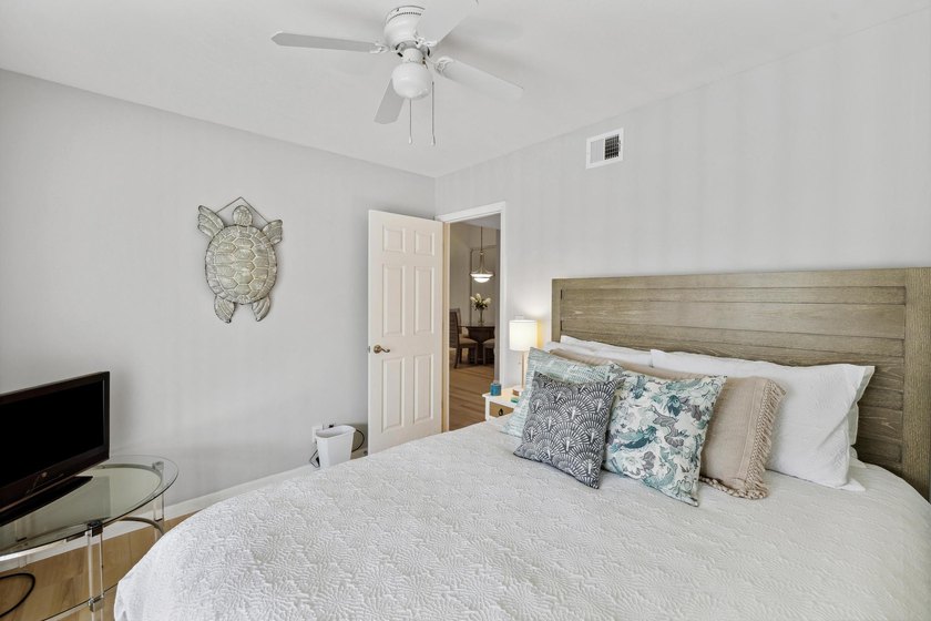 Fully furnished, updated 2/2 Condo in Chasewood of Jupiter. Move - photo 11