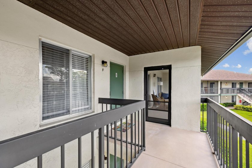 Fully furnished, updated 2/2 Condo in Chasewood of Jupiter. Move - photo 15