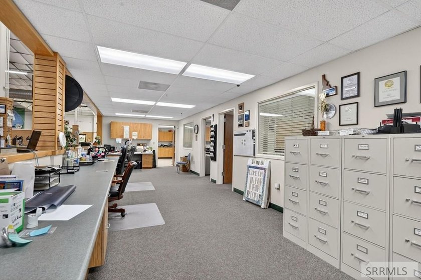 This is an exceptional opportunity to acquire a high-quality 33 - photo 36