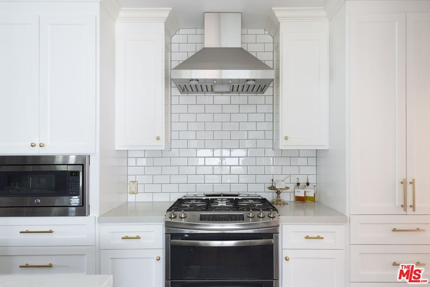 Chic and updated 4BR + 3BA home in the heart of Westchester - photo 8
