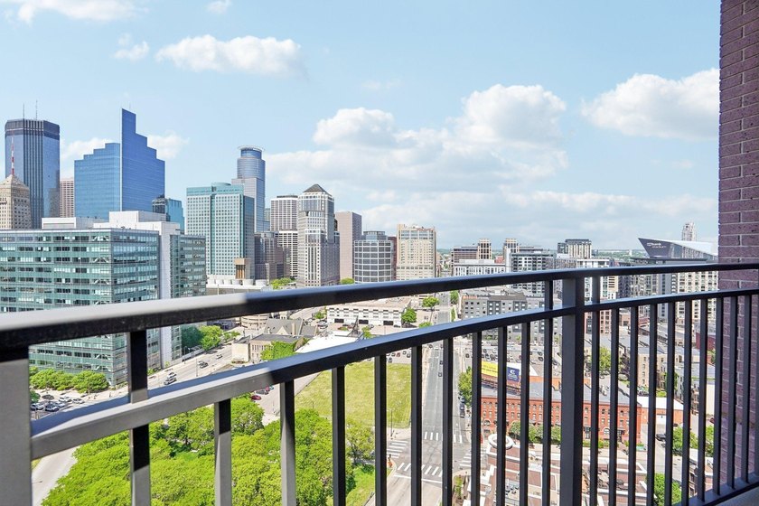 Elevated above the city on the 19th floor, this stunning corner - photo 28