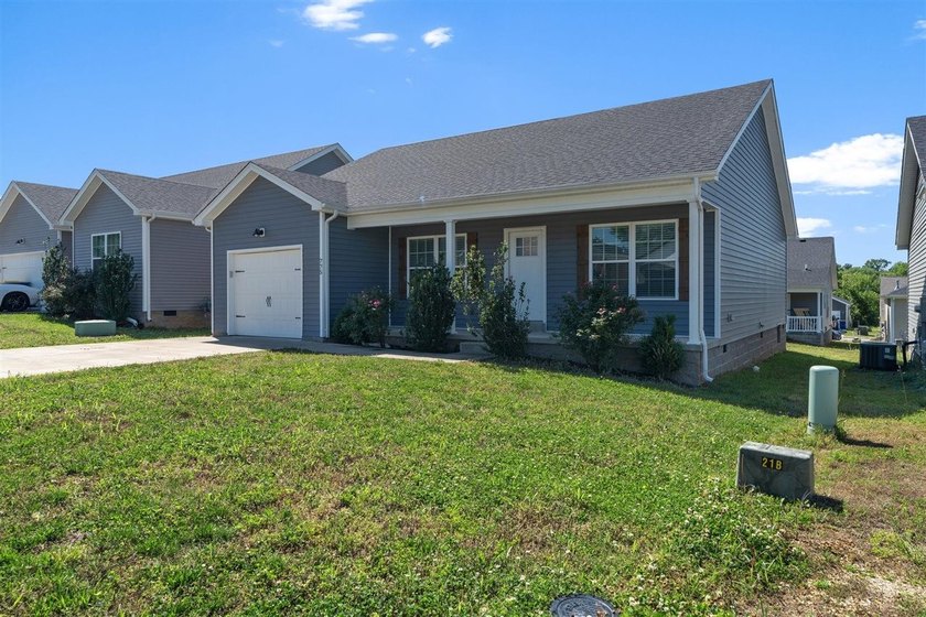 Welcome to 775 River Birch Road! A beautifully maintained 3 - photo 2