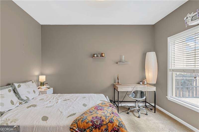 Welcome to this spacious 6-bedroom, 4 full bathroom home - photo 27