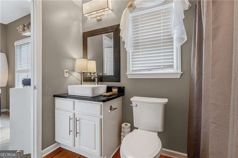 Welcome to this spacious 6-bedroom, 4 full bathroom home - photo 30