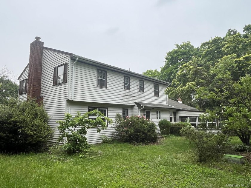 Short sale, needs all, cash sale. Large colonial at the end of a - photo 3