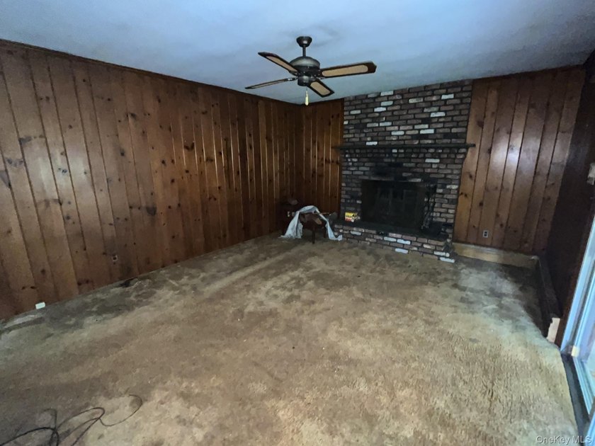 Short sale, needs all, cash sale. Large colonial at the end of a - photo 6
