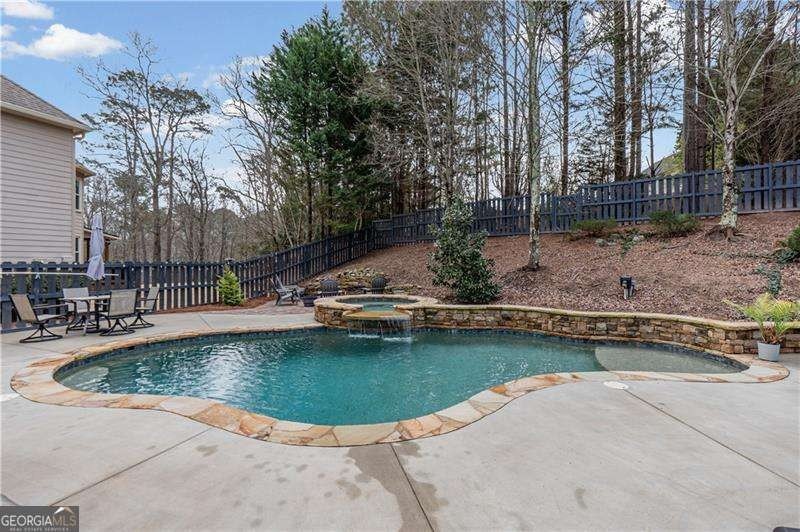 Welcome to this spacious 6-bedroom, 4 full bathroom home - photo 46