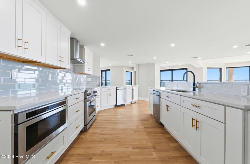 Spanning nearly 9,000 square feet across the 14th and 15th - photo 20