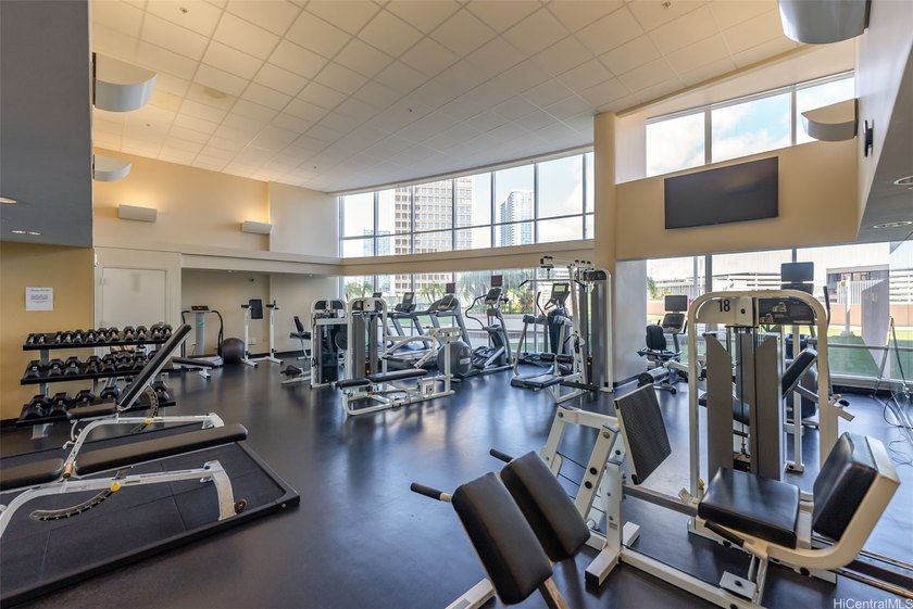 High-floor luxury in Moana Pacific's coveted 05 stack West Tower - photo 23