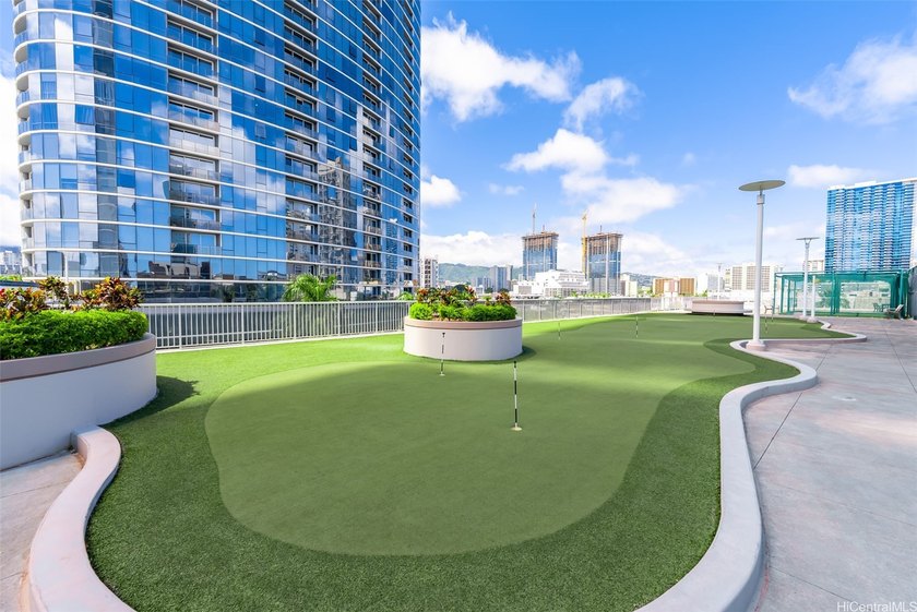 High-floor luxury in Moana Pacific's coveted 05 stack West Tower - photo 25