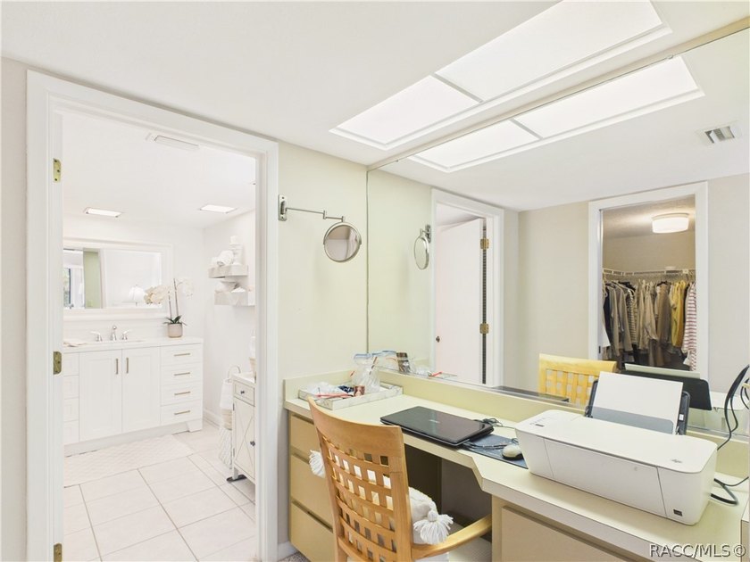 TURN-KEY &amp; FULLY FURNISHED! Start your mornings on the screened - photo 28