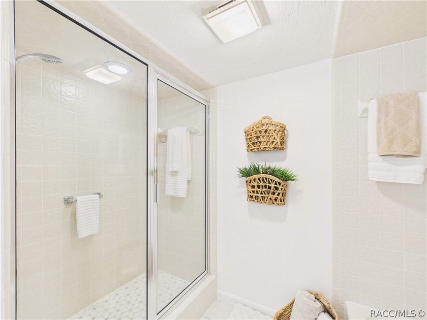 TURN-KEY &amp; FULLY FURNISHED! Start your mornings on the screened - photo 32