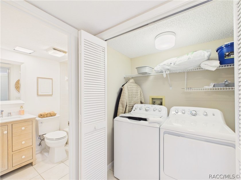 TURN-KEY &amp; FULLY FURNISHED! Start your mornings on the screened - photo 38