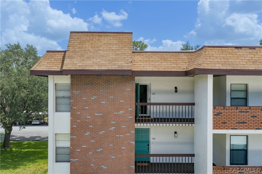 TURN-KEY &amp; FULLY FURNISHED! Start your mornings on the screened - photo 41