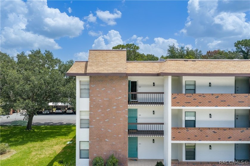 TURN-KEY &amp; FULLY FURNISHED! Start your mornings on the screened - photo 43