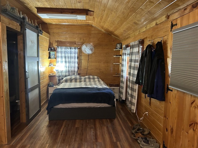 Cozy 5 y/o 420 sf cabin on 0.72 acres only 4.5 miles to Walnut - photo 3
