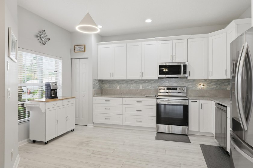 Beautifully updated and backing to a peaceful preserve, this - photo 15
