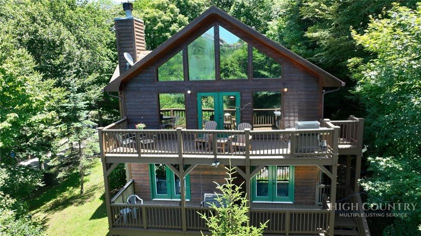 Just listed! Worth the wait! This beautifully maintained Sugar - photo 3