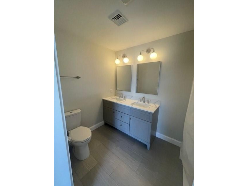 Coastal Elegance Meets Modern Convenience at The Lookout on Main - photo 13