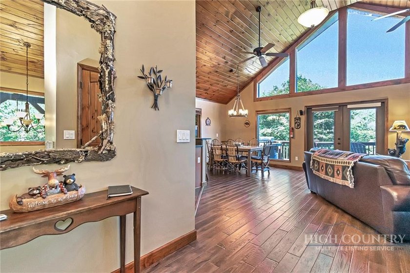 Just listed! Worth the wait! This beautifully maintained Sugar - photo 6