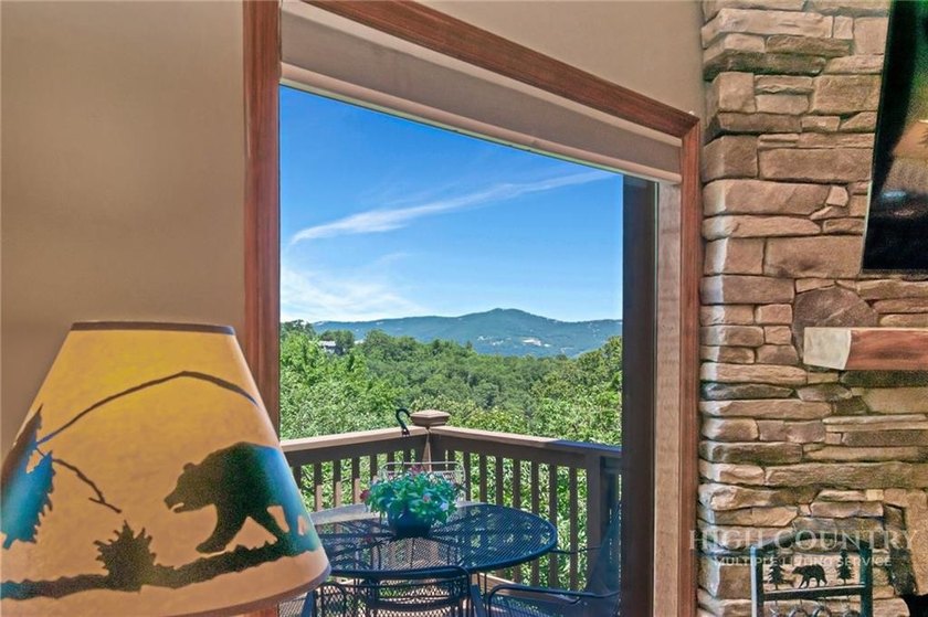 Just listed! Worth the wait! This beautifully maintained Sugar - photo 8
