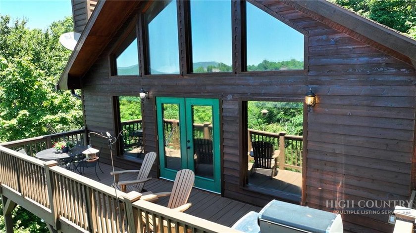 Just listed! Worth the wait! This beautifully maintained Sugar - photo 9