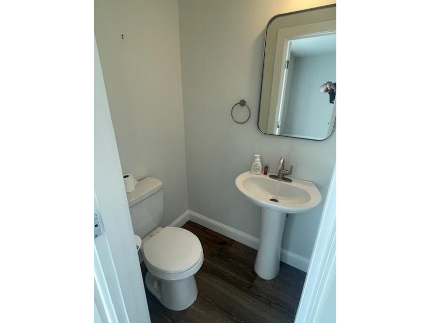 Coastal Elegance Meets Modern Convenience at The Lookout on Main - photo 21
