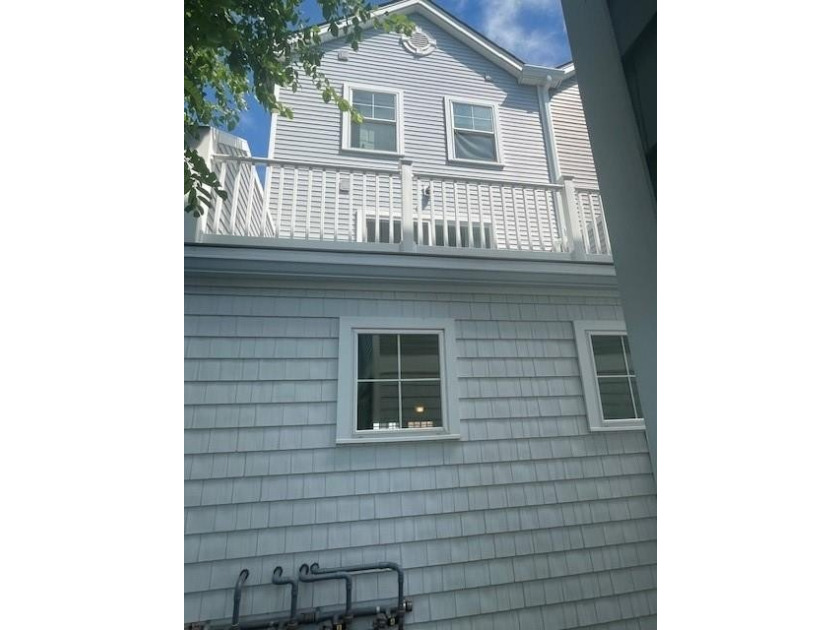 Coastal Elegance Meets Modern Convenience at The Lookout on Main - photo 33