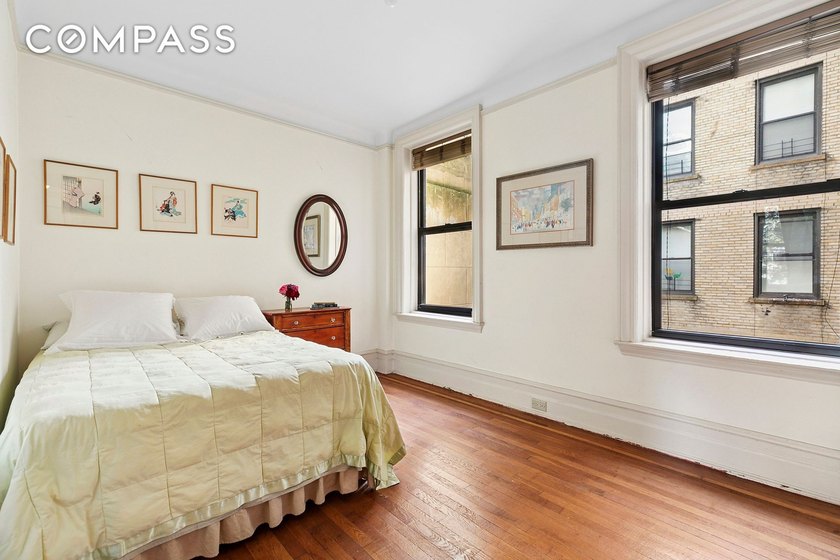 Rare Find! Elegant Classic Six Co-op in Prime Upper West Side - photo 7