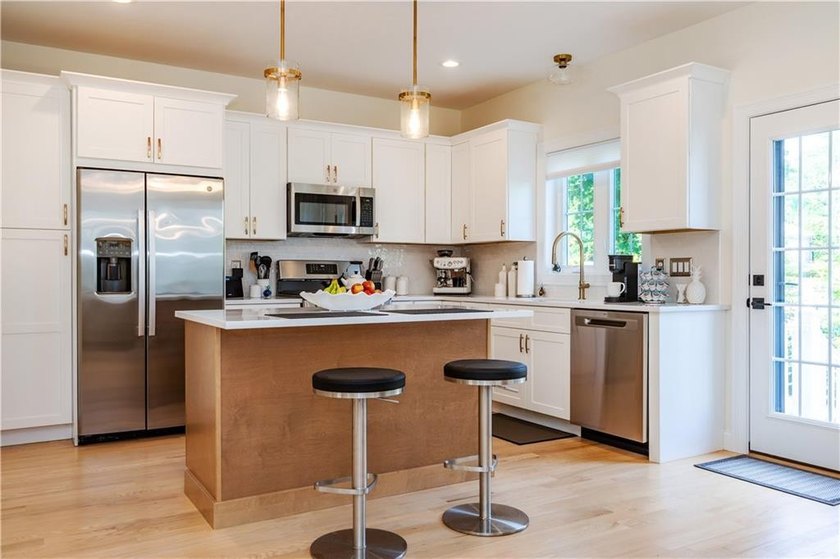 Wow! Fantastic location and setting. In a quiet neighborhood - photo 14