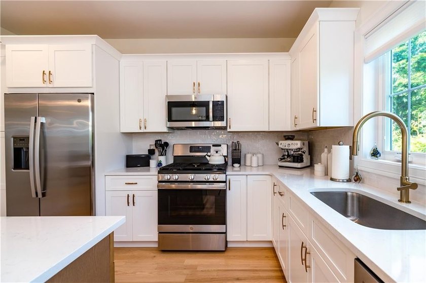 Wow! Fantastic location and setting. In a quiet neighborhood - photo 17